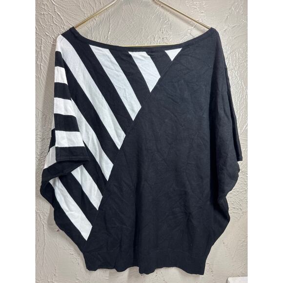 Chelsea & Theodore Women's Black And White Batwing Oversized Sweater Size Large - Picture 2 of 6